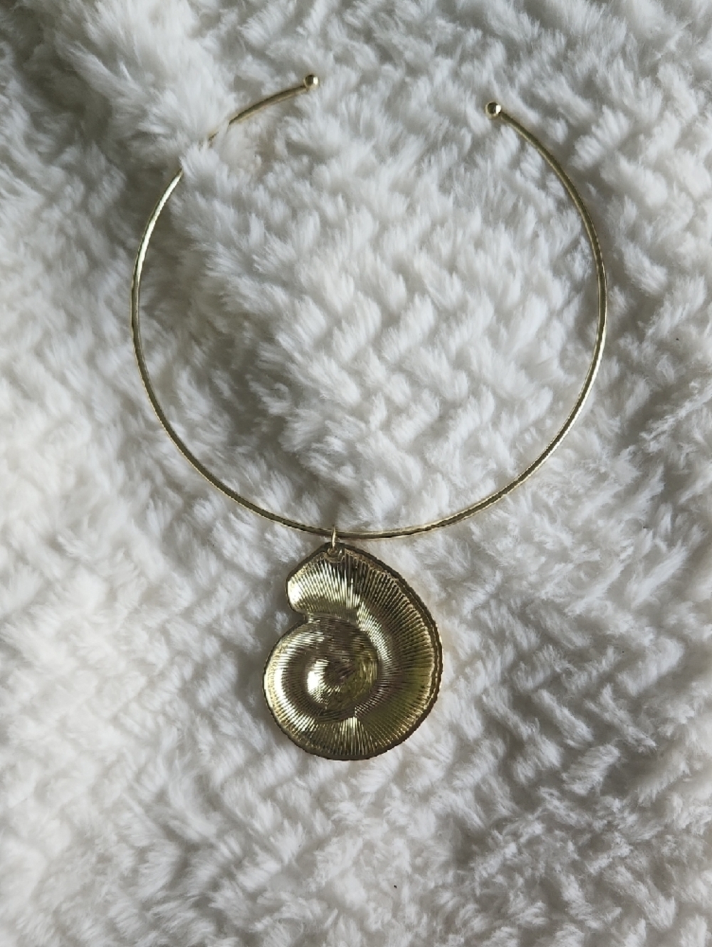Gold Nautilus Shell Pendant Choker Necklace - Women Jewelry Coastal Beach Vibe - Picture 6 of 6